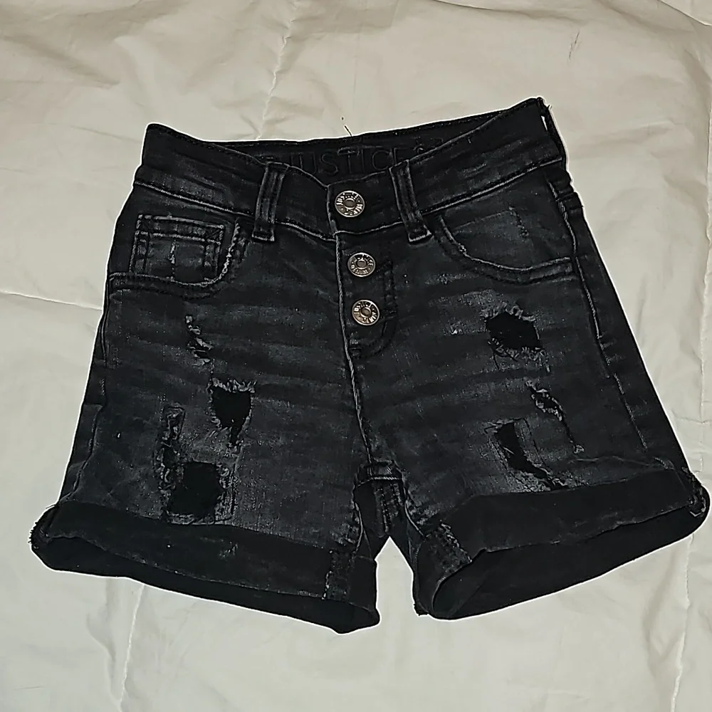 Justice Girls youth black shorts. Sz 7! High rise, snap Buttons! Easy!!